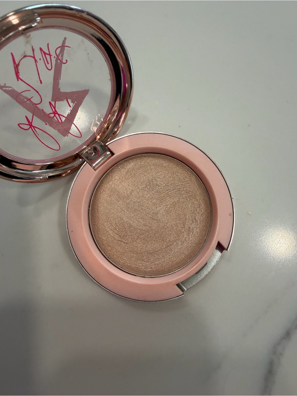 Shimmery Champagne Baked Highlighter - Women Makeup used Mac blush